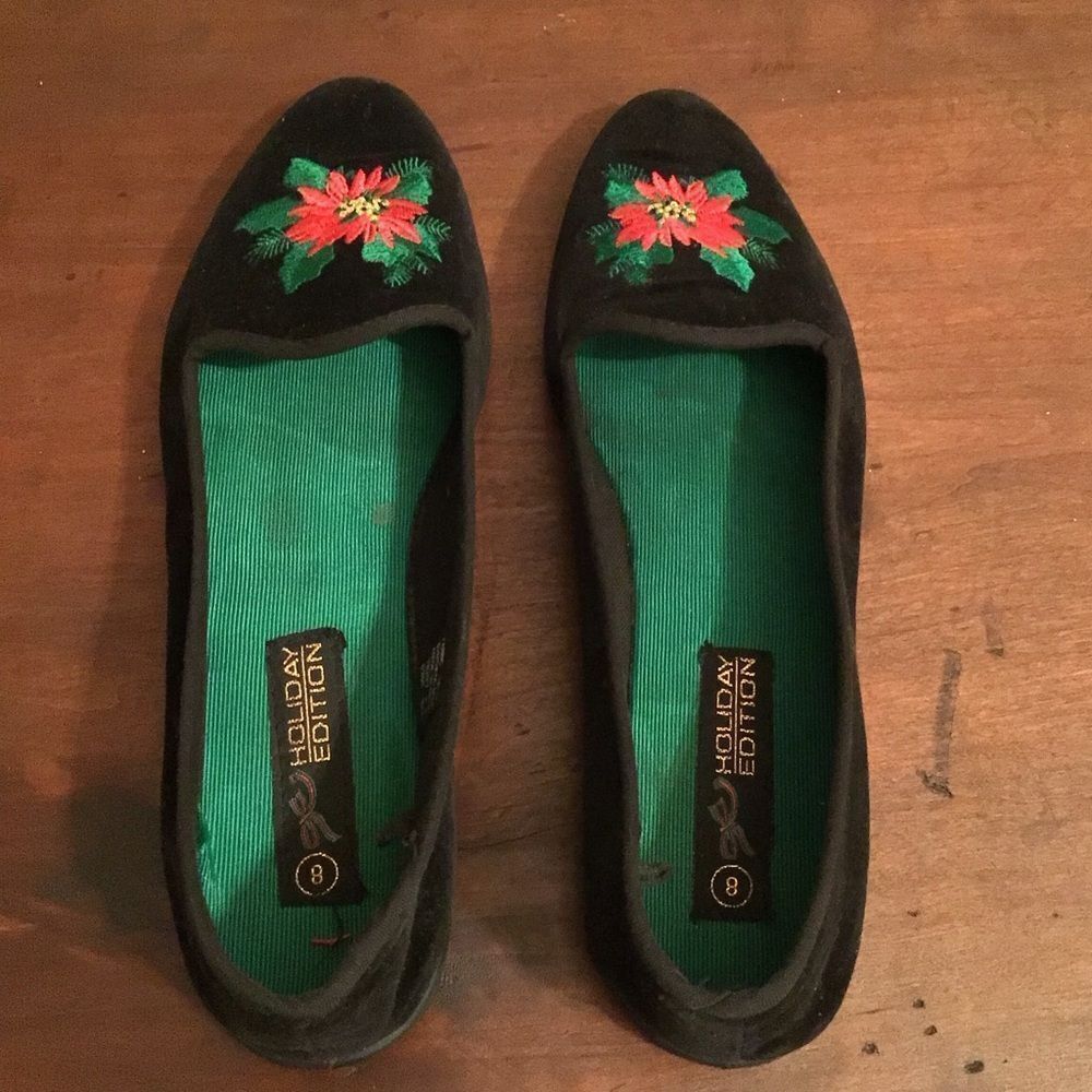 Vintage 90s Holiday Edition Embroidered Poinsettia Flats